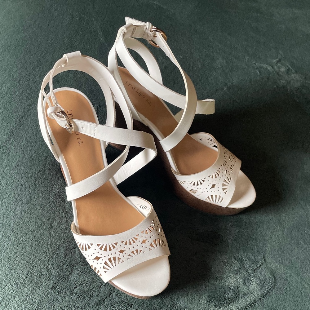 Indigo Rd white strappy wooden wedges - Picture 2 of 7
